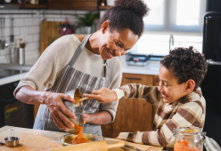 Vuoi crescere i tuoi figli felici? Diventa questo tipo di mamma