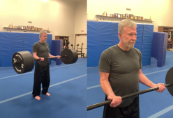 Chuck Norris scherza su Instagram: «Sto solo riscaldandomi»