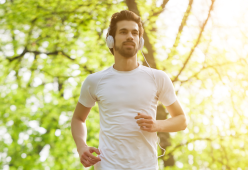 Meglio correre al mattino o alla sera? Pro e contro a confronto