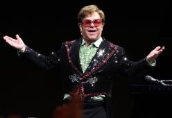 Elton John annuncia: “Ho avuto una grave infezione agli occhi”