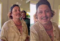 Cosa ha fatto Jonny Depp ai denti? Il “nuovo” sorriso è virale