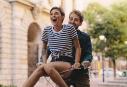 Ecco perché un bacio di sei secondi salverà la tua relazione