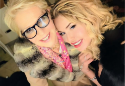 Valeria Marini in tribunale: “Mia mamma truffata per 350mila euro”
