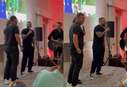 Totti, De Rossi e Pirlo: karaoke show alla festa dei Mondiali 2006