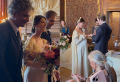 Fiorello accompagna all’altare la figlia della moglie con il padre