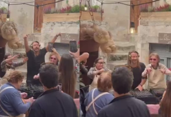 Bob Sinclar suona al forno di Altamura con le “nonnine”: video