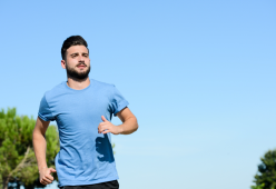 “Mi chiamavano ‘polpetta’, oggi corro 100 mezze maratone”: la storia