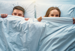 “Bed rotting”: cos’è e perché influisce negativamente sulla coppia 
