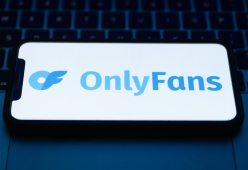 Barista cambia vita e si iscrive a OnlyFans: “Vendo il mio sudore”