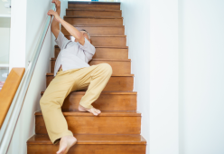 “Death Stairs”: la nuova tendenza pericolosa che spopola online