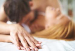 L'esperta: "L'asfissia erotica? Piace alla Gen Z, ma è rischiosa"