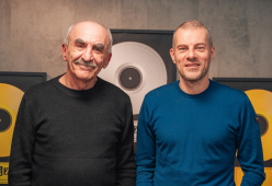 BIZ - Al centro della musica con Gino Castaldo