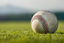Prende al volo la palla da baseball: bimbo diventa milionario