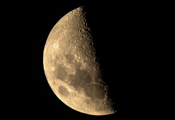 Luna Nera: l’evento che illuminerà il cielo con la sua assenza