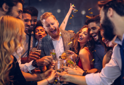 Capodanno, qual è la playlist migliore per il classico “trenino”?