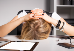 Cresce il fenomeno delle soft-girl, ragazze che lasciano il lavoro 