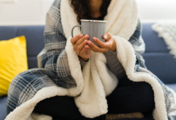 Fare pipì più spesso durante l’inverno è normale?