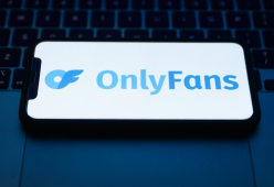Bonnie Blue, la star di OnlyFans che guadagna un milione al mese
