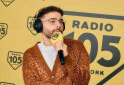 Rocco Hunt, l'omaggio a Pino Daniele insieme a Clementino
