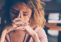 Quanto bisogna guadagnare per vivere da solo in Italia? Ecco la cifra minima