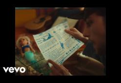 Pinguini Tattici Nucleari feat. Max Pezzali - Bottiglie Vuote (Official Video)