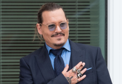 Johnny Depp stupisce tutti: irriconoscibile sul set di “Day Drinker”