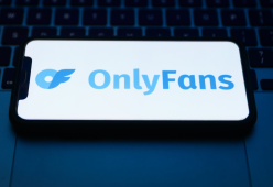 Creatrice di OnlyFans: “Mi impegno più che un lavoro tradizionale”