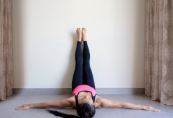 Allenarsi da seduti o sdraiati: il lazy workout conquista i social