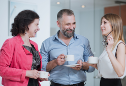 Guida per parlare con chiunque: i trucchi dello small talk