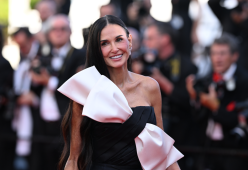 La più bella del 2025 è Demi Moore: “Oggi ascolto il mio corpo”