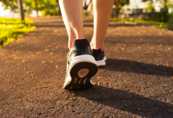 Passeggiate e scorregge : il duo inaspettato per la tua salute!
