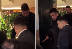 Ronaldo: occhi semichiusi e andatura incerta all’uscita da un locale