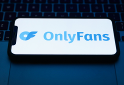 Da farmacista ai contenuti OnlyFans: la scelta di vita choc