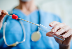Test del DNA sconvolge la vita di due coniugi: sono fratellastri