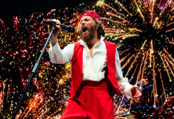 Incinta al sesto mese al concerto di Jovanotti: come ha reagito lui