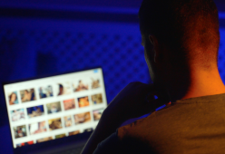 Pornografia: ecco come cambia il tuo cervello (e la tua sessualità)
