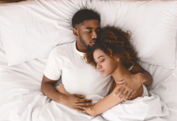 Coccole prima di dormire? Un alleato per la salute e per la coppia