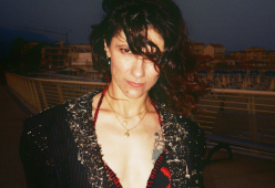 Elisa sorprende tutti col nuovo singolo estivo, “Sesso debole”