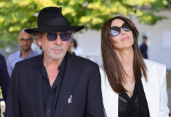 Monica Bellucci: “Sto con l’uomo Tim Burton, non con il regista”