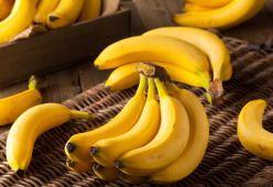 Il mistero del filo nella banana: fa bene o fa male?