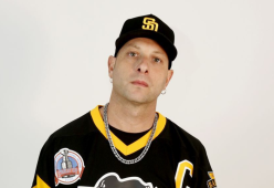Clementino è tornato con un nuovo singolo: “Batte il cuore”
