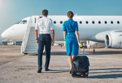 Sesso tra piloti e hostess in volo: la rivelazione virale