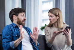 Attenzione alle bugie in amore: 7 segnali da non ignorare