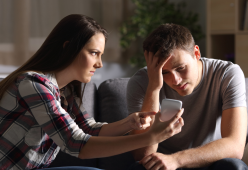 Il dettaglio segreto che smaschera le bugie del tuo partner