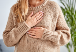 Perimenopausa, la “pubertà delle cougar” che rompe i tabù sul web