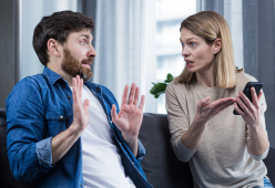 Hai app per localizzare il partner? La tua relazione scricchiola