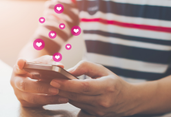Si fidanza con un’IA dopo 5 mesi: la storia sconvolge il web