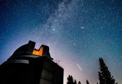 La cometa 3I/ATLAS è una sonda aliena? L’ipotesi di un fisico