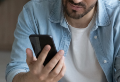 "Non aprire questa foto": la nuova truffa su WhatsApp che ruba dati
