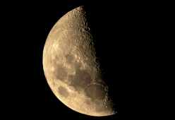 Eclissi totale di Luna: dove e quando vedere la Luna Rossa